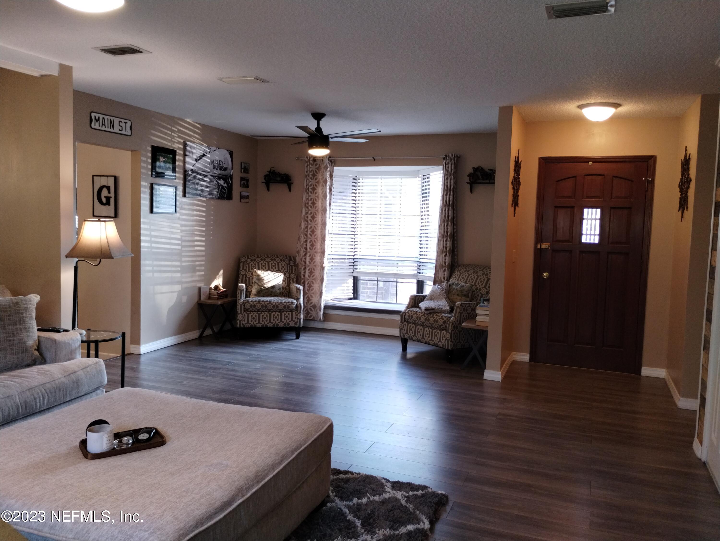 215 Foxridge Road Orange Park, FL 32065 - Photo 6 of 31 IMG_20221209_092640776