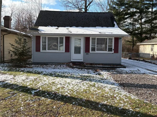 $189,900 | 656 Hazelwood Avenue, Vermilion, OH 44089