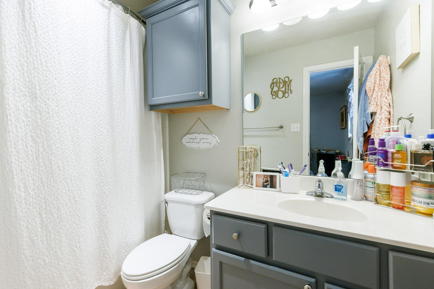 2106 Main Street Lubbock, TX 79401 - Photo 33 of 38 Second Bathroom