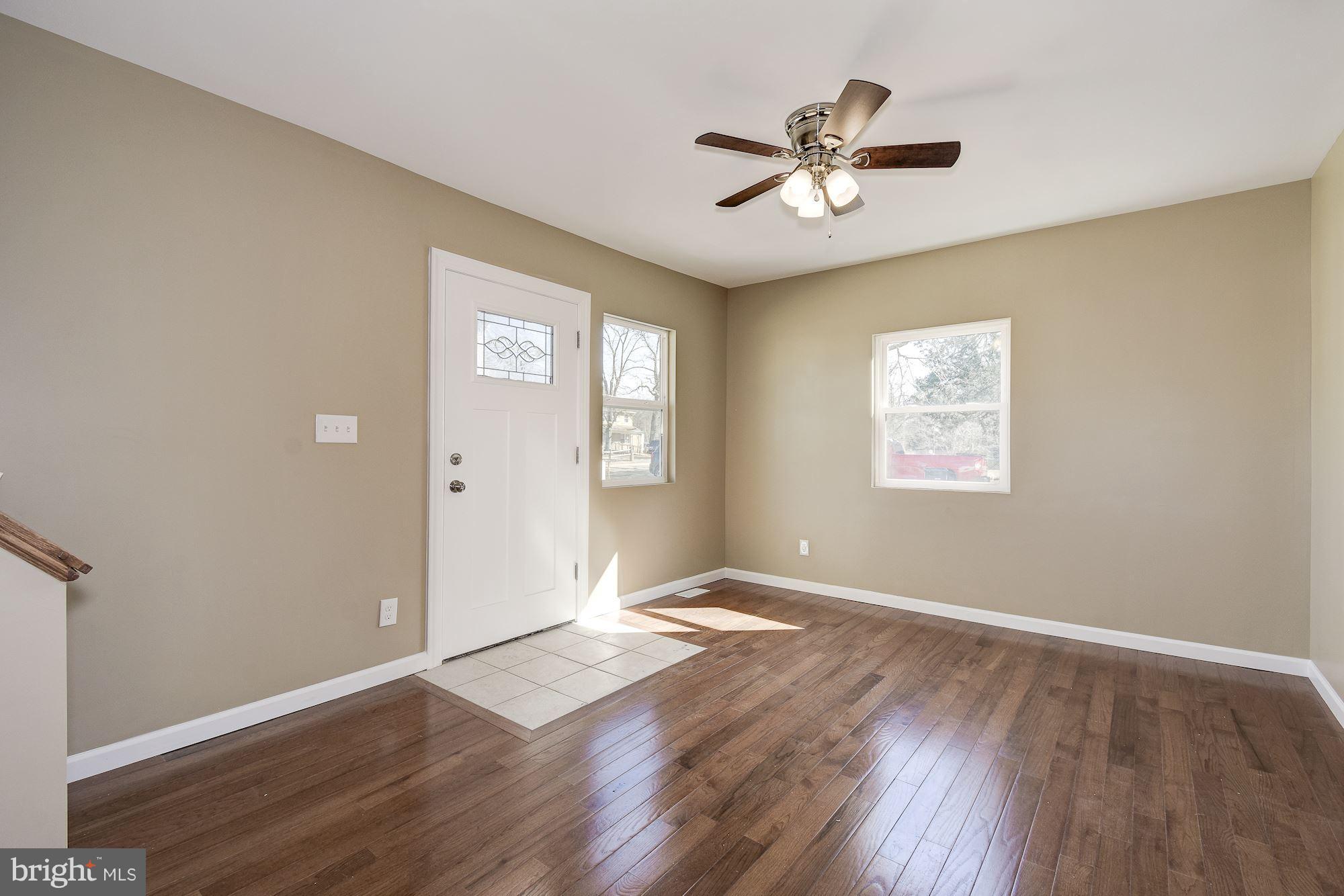 14103 South Springfield Road Brandywine, MD 20613 - Photo 4 of 30 Living Room