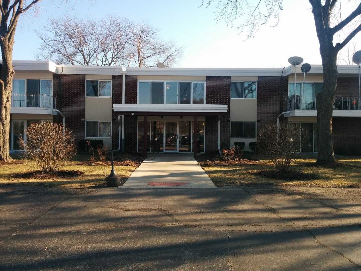 127 North Wolf Road, Unit 49B Wheeling, IL 60090 - Photo 1 of 8