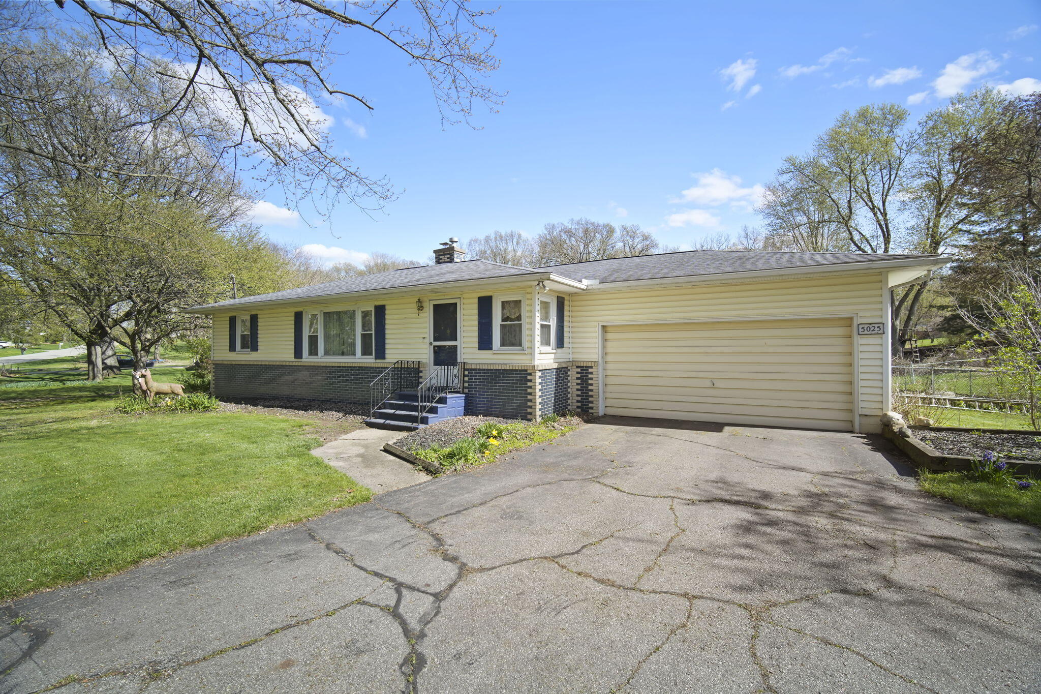 5025 Rimers Drive Jackson, MI 49201 - Photo 2 of 35 1-web-or-mls-DSC00346