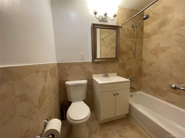 $2,400 | 150 Glenwood Avenue, Unit H3, Yonkers, NY 10703