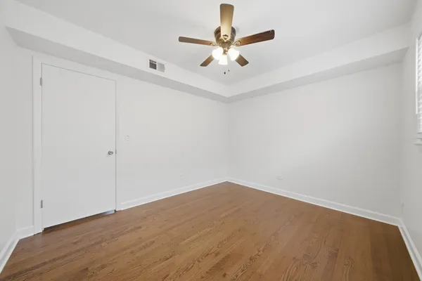 $2,450 | 6017 West Montrose Avenue, Unit 2, Chicago, IL 60634