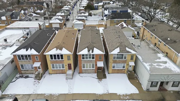 $2,450 | 6017 West Montrose Avenue, Unit 2, Chicago, IL 60634