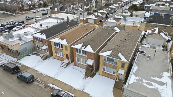 $2,450 | 6017 West Montrose Avenue, Unit 2, Chicago, IL 60634