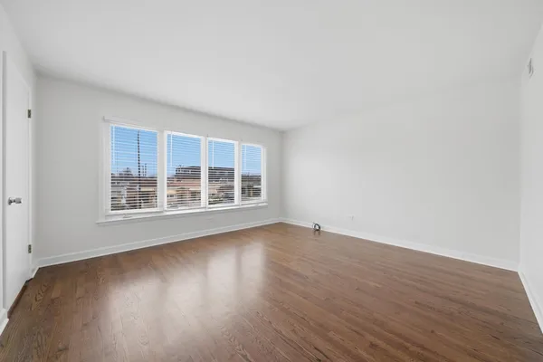 $2,450 | 6017 West Montrose Avenue, Unit 2, Chicago, IL 60634