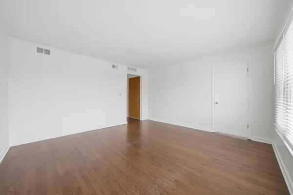 $2,450 | 6017 West Montrose Avenue, Unit 2, Chicago, IL 60634