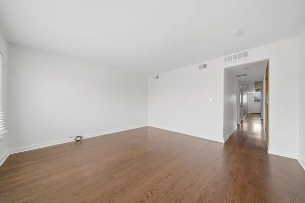 $2,450 | 6017 West Montrose Avenue, Unit 2, Chicago, IL 60634