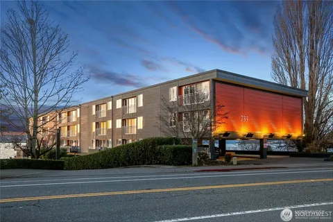 $624,998 | 733 Lake Street South, Unit 101, Kirkland, WA 98033