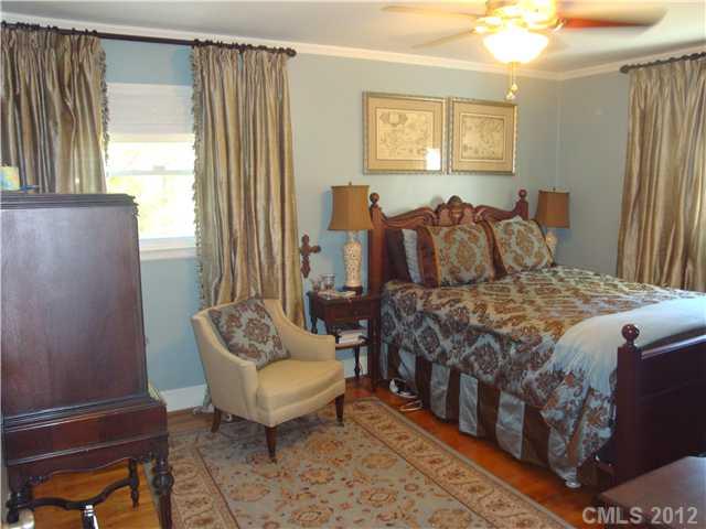 3211 Cambridge Road Charlotte, NC 28209 - Photo 4 of 14 Gallery Image 4