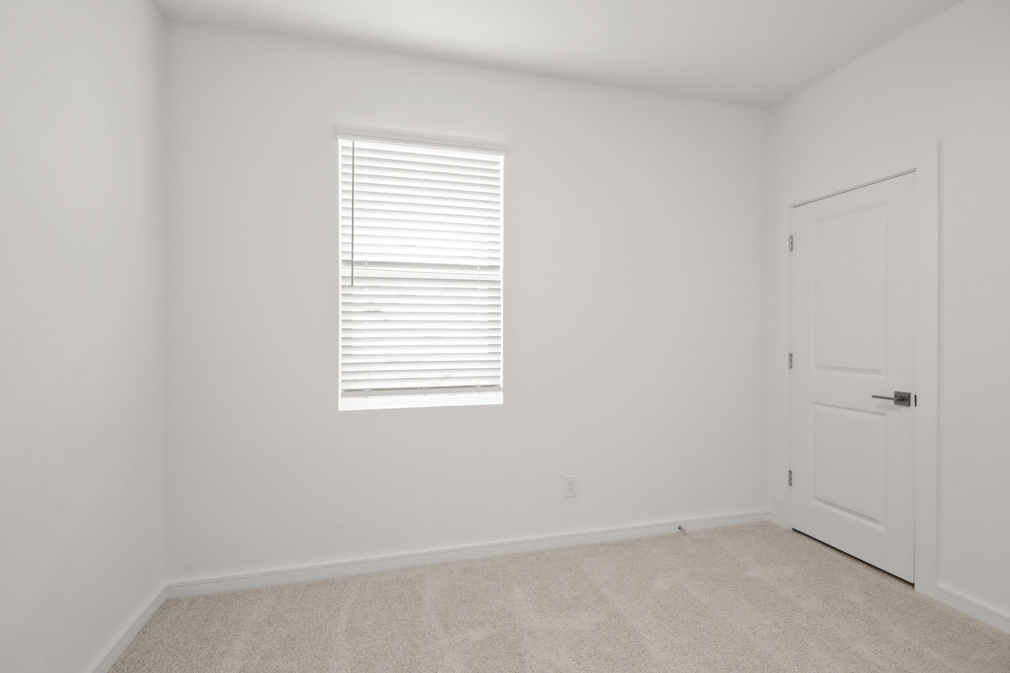 7811 Jasper Mdws Way Angleton, TX 77515 - Photo 15 of 26 a view of an empty room with a window
