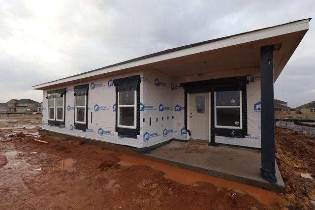 a view of a house with porch