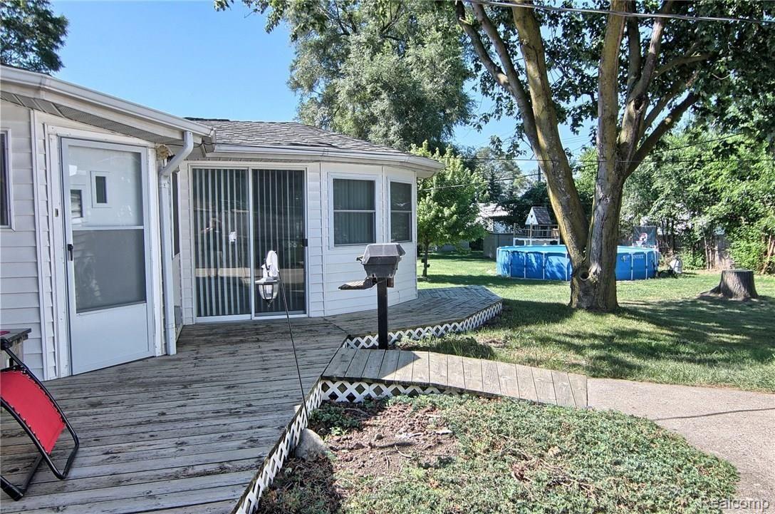 47575 Greenview Road Utica, MI 48317 - Photo 21 of 35 Deck_2nd_View.jpg
