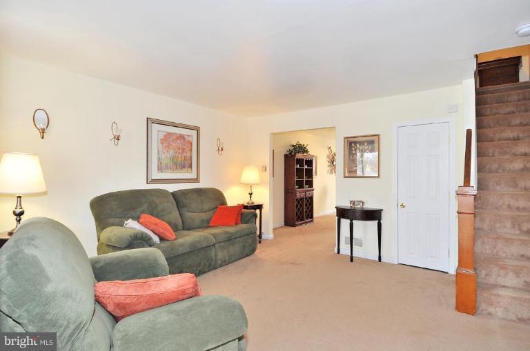 808 Old Riverside Road Brooklyn, MD 21225 - Photo 4 of 18 Living Room