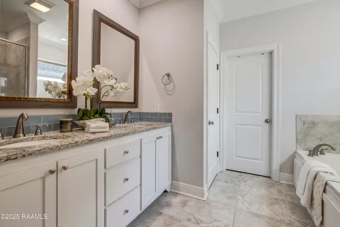 $349,900 | 208 Narrow Way Drive, Lafayette, LA 70508