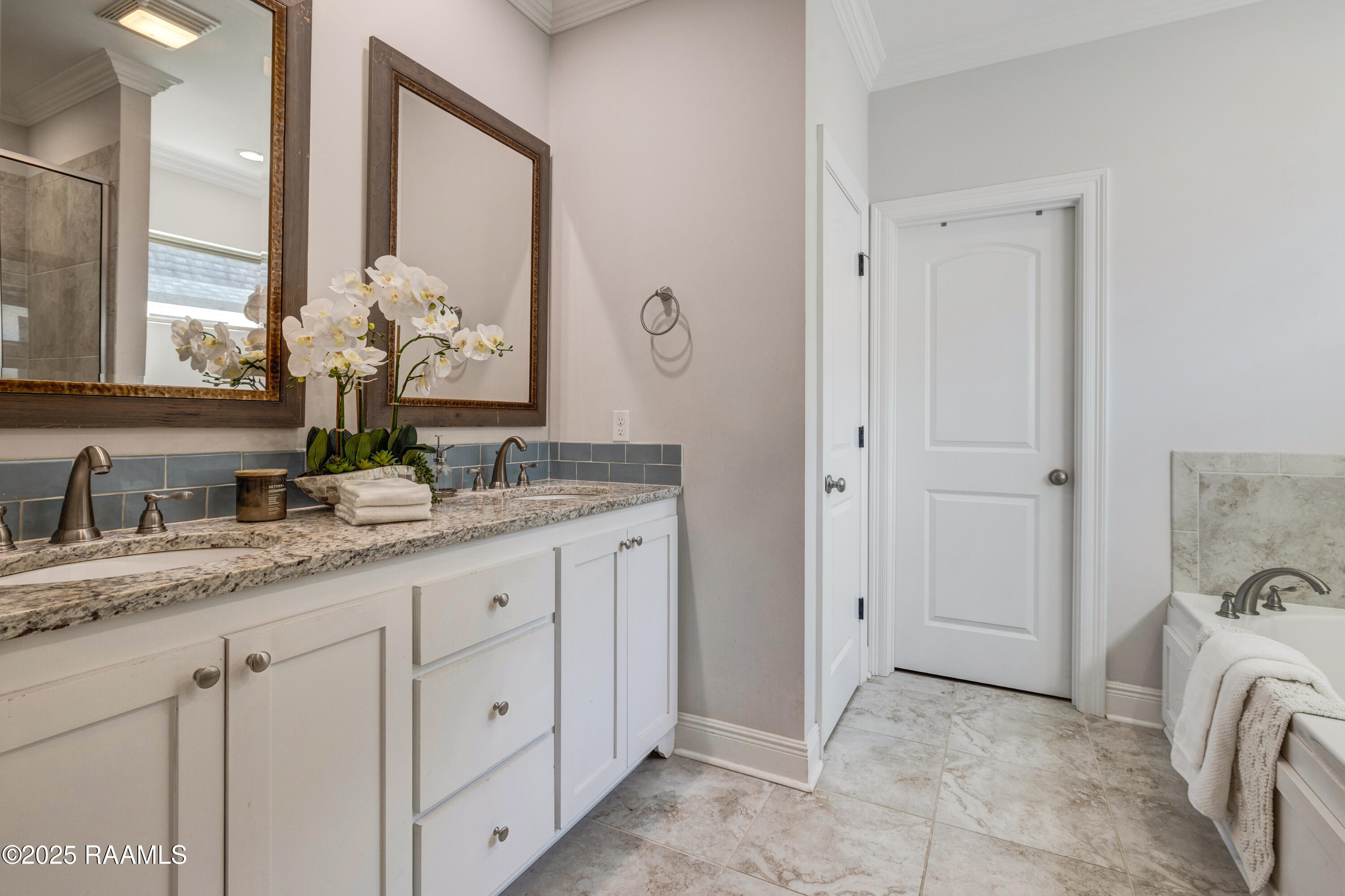 208 Narrow Way Drive Lafayette, LA 70508 - Photo 16 of 37 Primary Bathroom