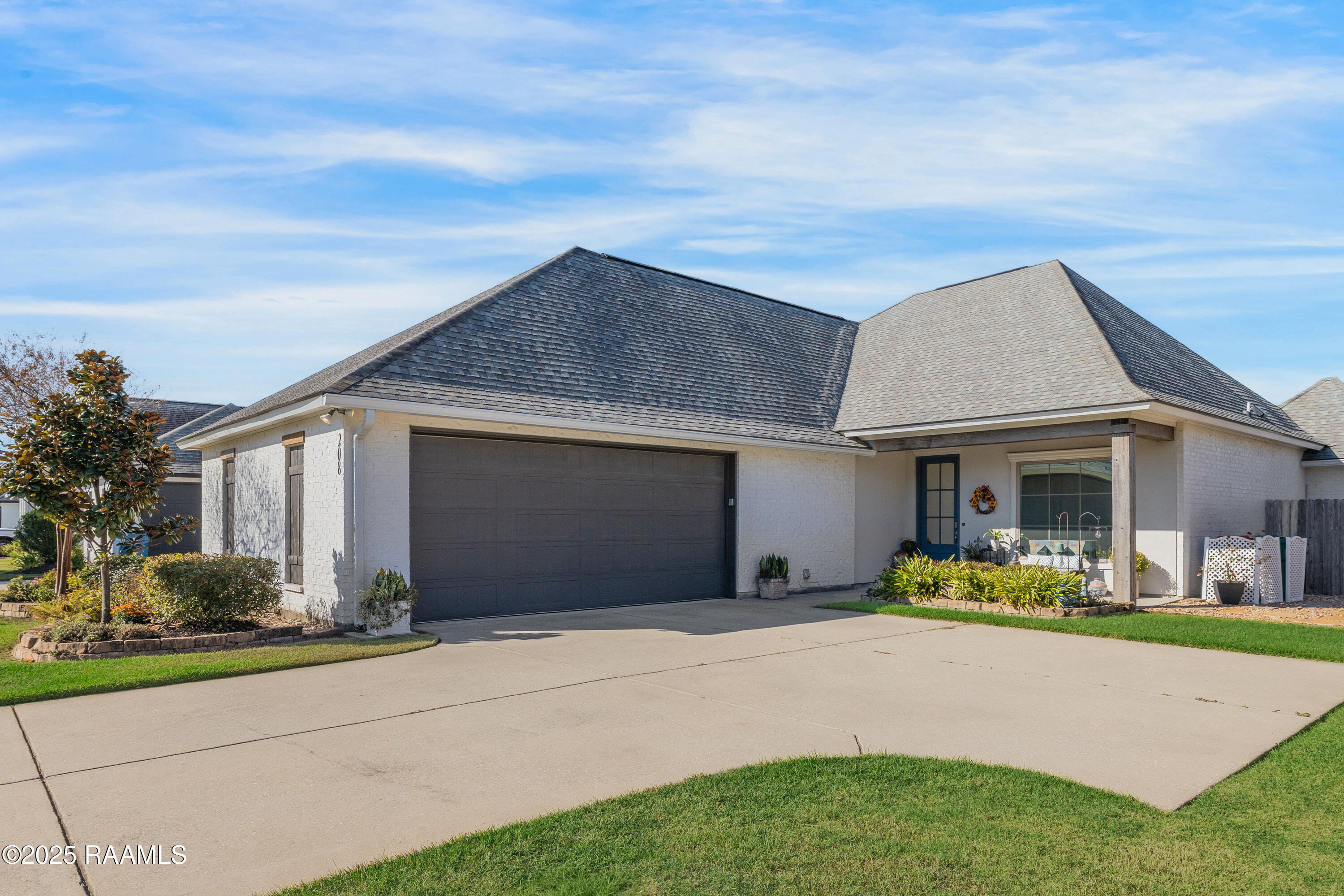208 Narrow Way Drive Lafayette, LA 70508 - Photo 30 of 37 Side View of Front Elevation