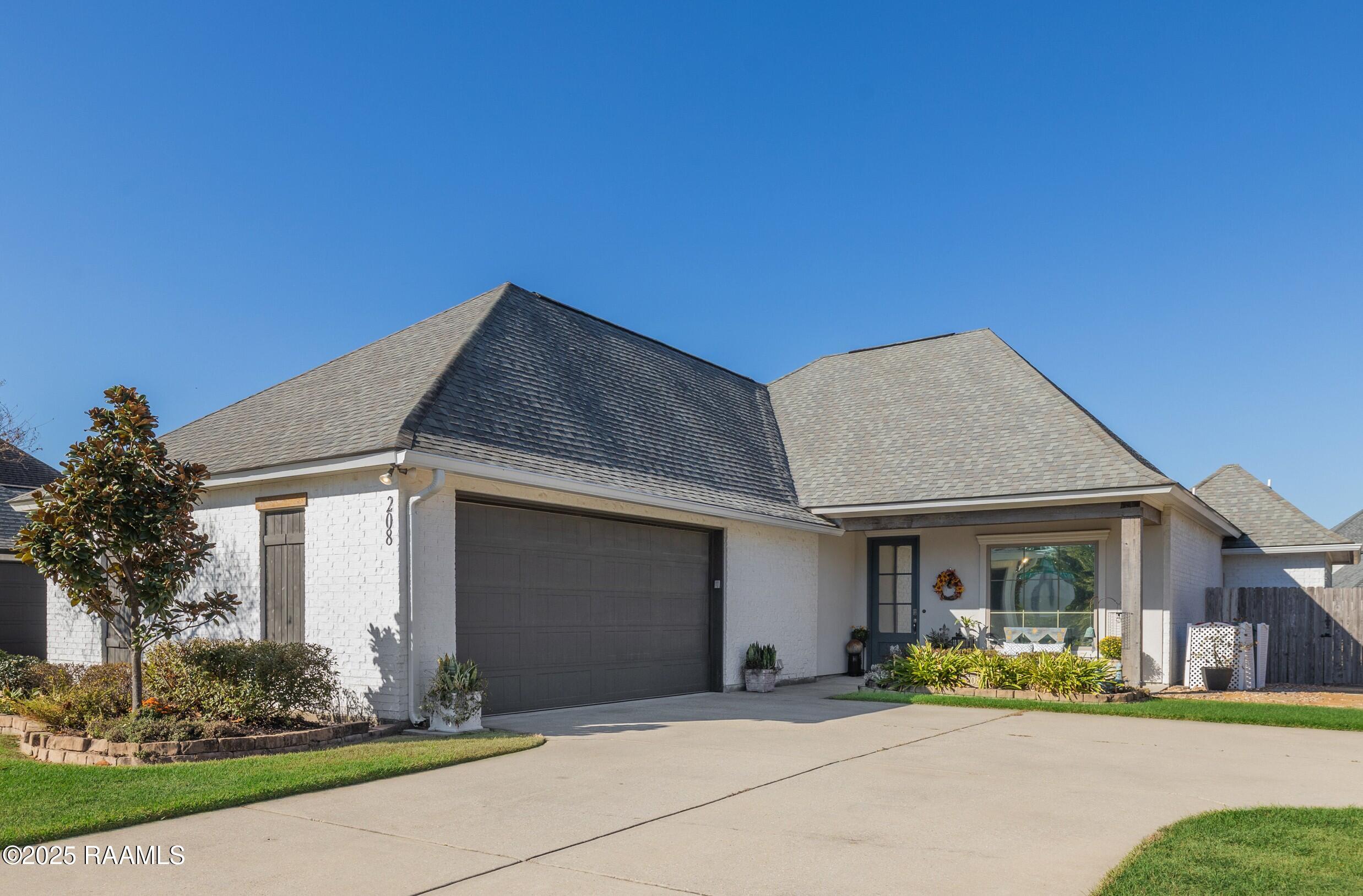 208 Narrow Way Drive Lafayette, LA 70508 - Photo 3 of 37 J-drive garage