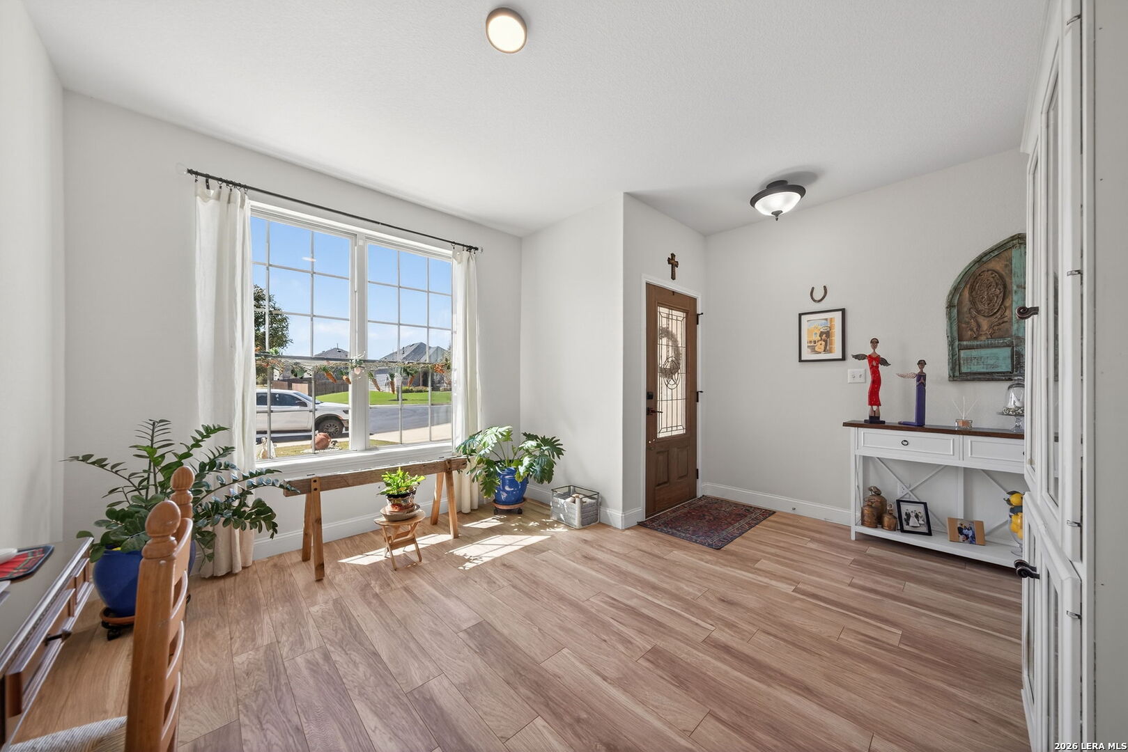 613 Whitman Avenue Georgetown, TX 78626 - Photo 3 of 24 a living room with furniture and a table