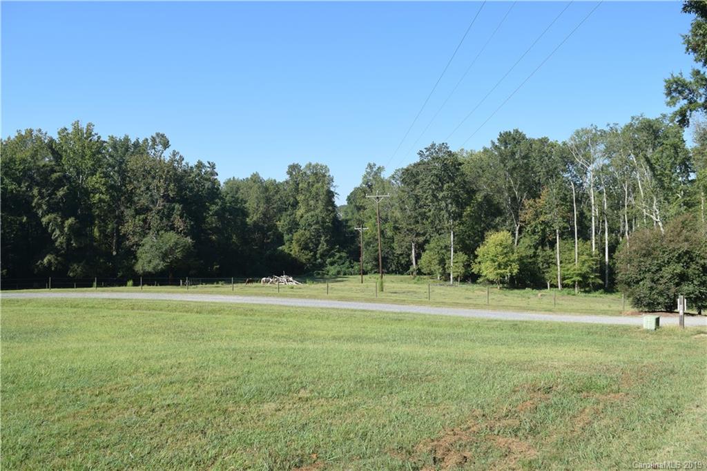 2408 Miranda Road Charlotte, NC 28216 - Photo 4 of 7 Gallery Image 4