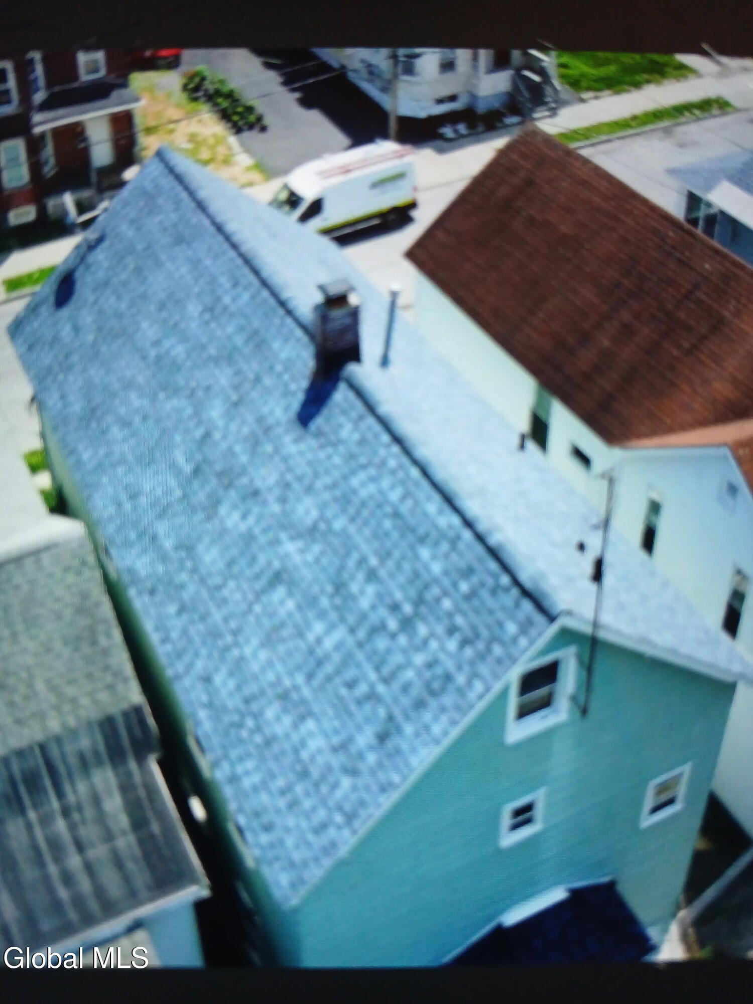 102 Degraff Street Schenectady, NY 12308 - Photo 2 of 17 388875978_2