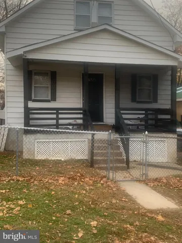 a view of house with backyard