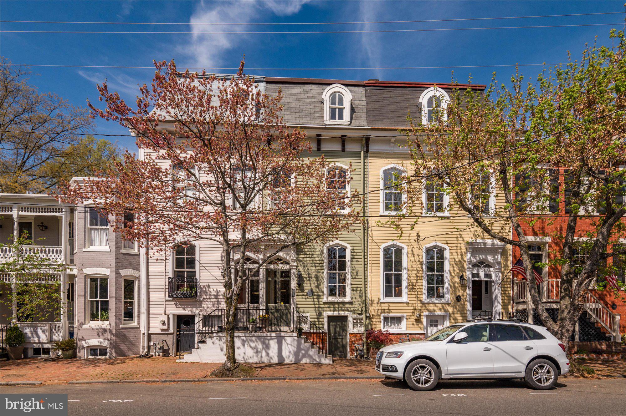 323 South Pitt Street, Alexandria, VA 22314 Compass