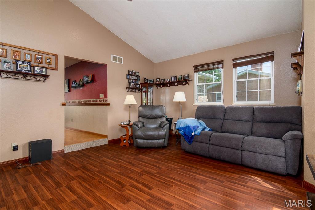 2364 Marine Road Highland, IL 62249 - Photo 8 of 45