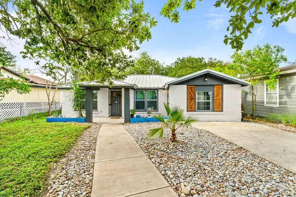 $145,000 | 647 West Main Avenue, Robstown, TX 78380