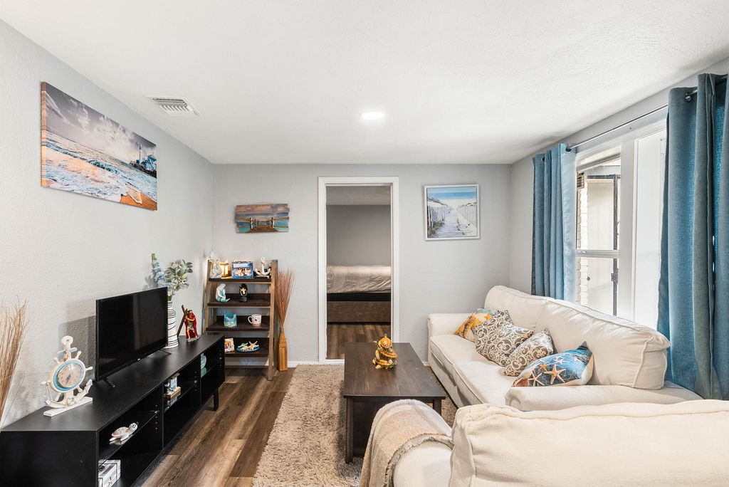 647 West Main Avenue Robstown, TX 78380 - Photo 2 of 16 a living room with furniture and a flat screen tv