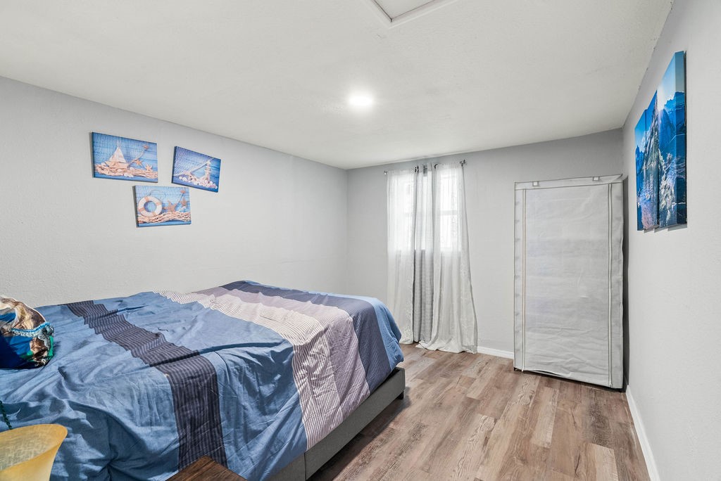 647 West Main Avenue Robstown, TX 78380 - Photo 10 of 16 a bedroom with a bed and a window