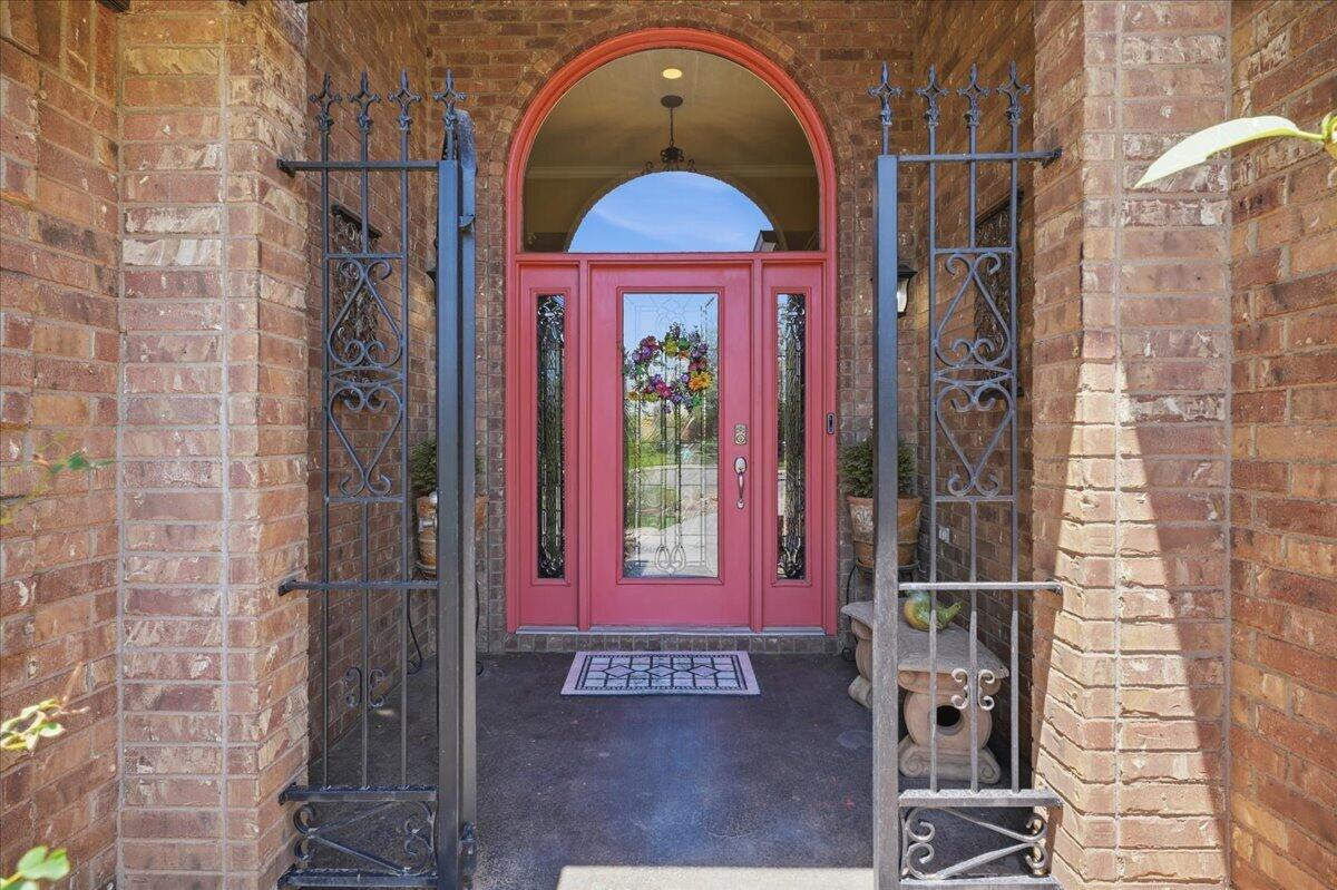 4612 100th Street Lubbock, TX 79424 - Photo 6 of 55 a front view of a house with shower