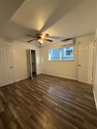 a view of a livingroom with a ceiling fan window and hardwood floor