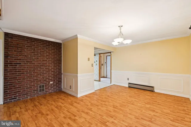 $350,000 | 7 Indian Red Road, Levittown, PA 19057