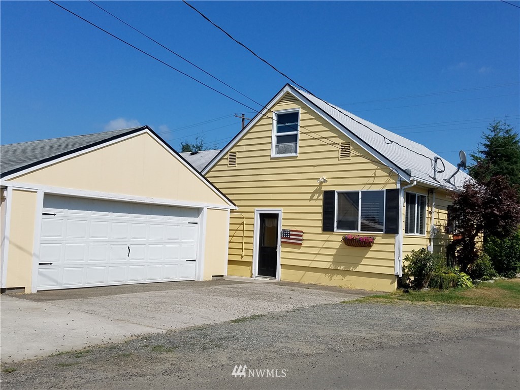 315 Jacobson Road Cathlamet, WA 98612 - Photo 3 of 24 Gallery Image 3
