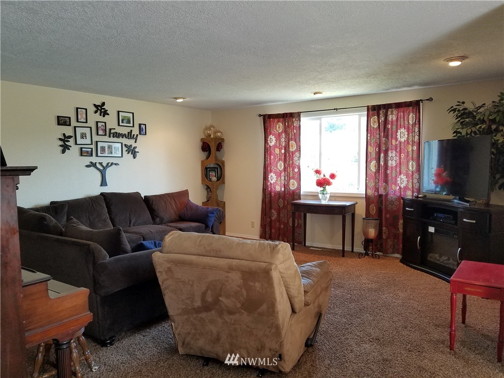 315 Jacobson Road Cathlamet, WA 98612 - Photo 4 of 24 Gallery Image 4