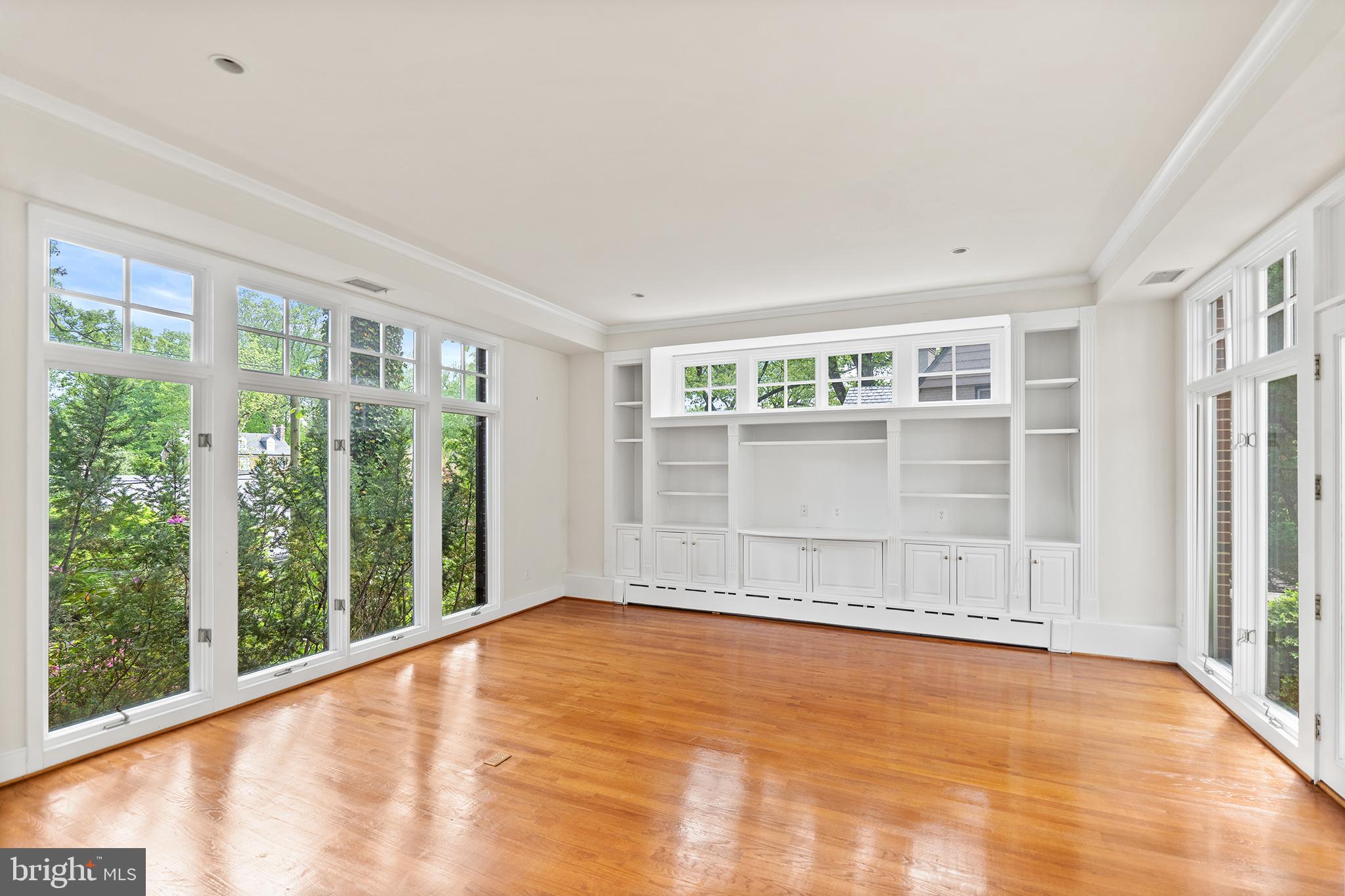 4530 Dexter Street Northwest Washington, DC 20007 - Photo 7 of 48