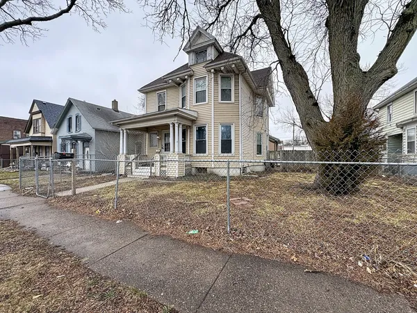 $110,000 | 1640 West 3rd Street, Davenport, IA 52802