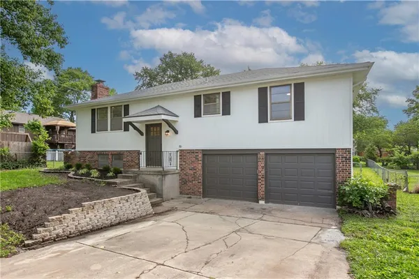 $285,000 | 1603 Chapel Lane, Harrisonville, MO 64701