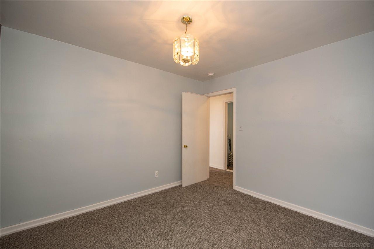 21175 Behrendt Avenue Warren, MI 48091 - Photo 18 of 37