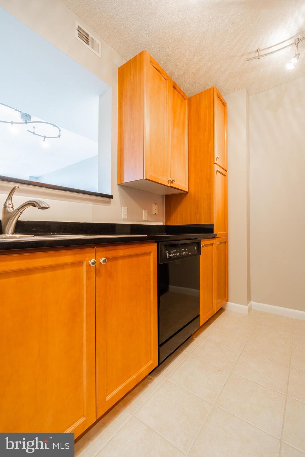 851 North Glebe Road, Unit 1503 Arlington, VA 22203 - Photo 19 of 40