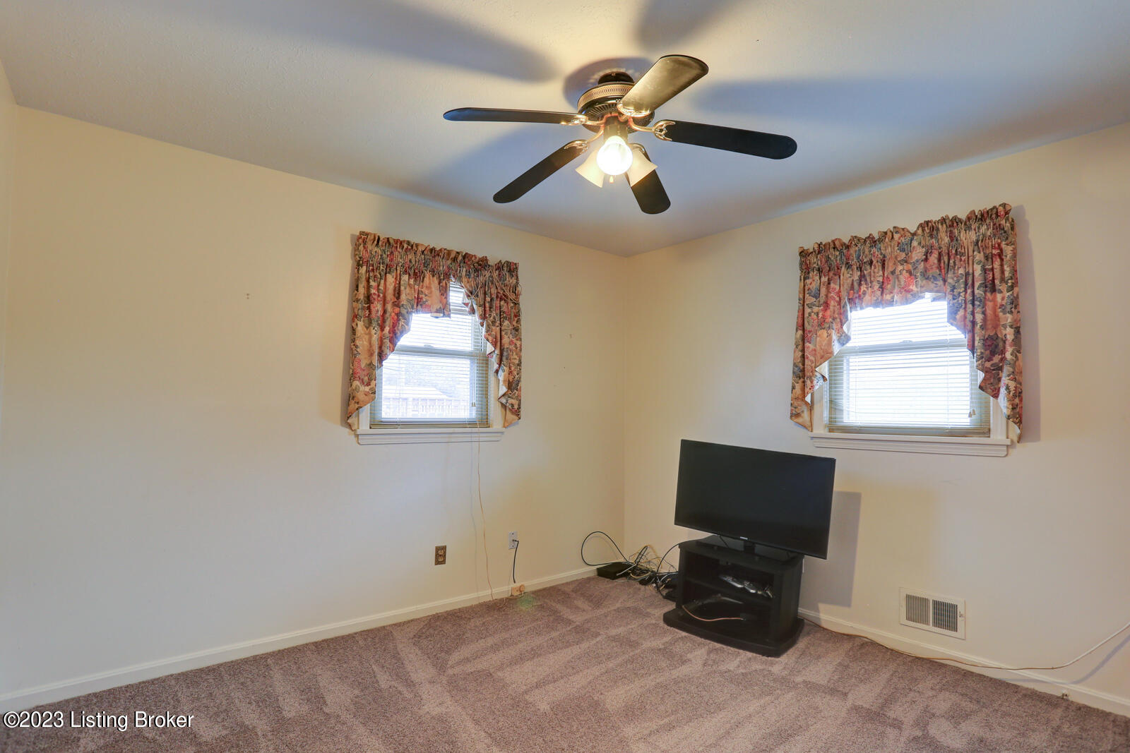 8221 Delido Road Louisville, KY 40219 - Photo 20 of 48 Delido00021