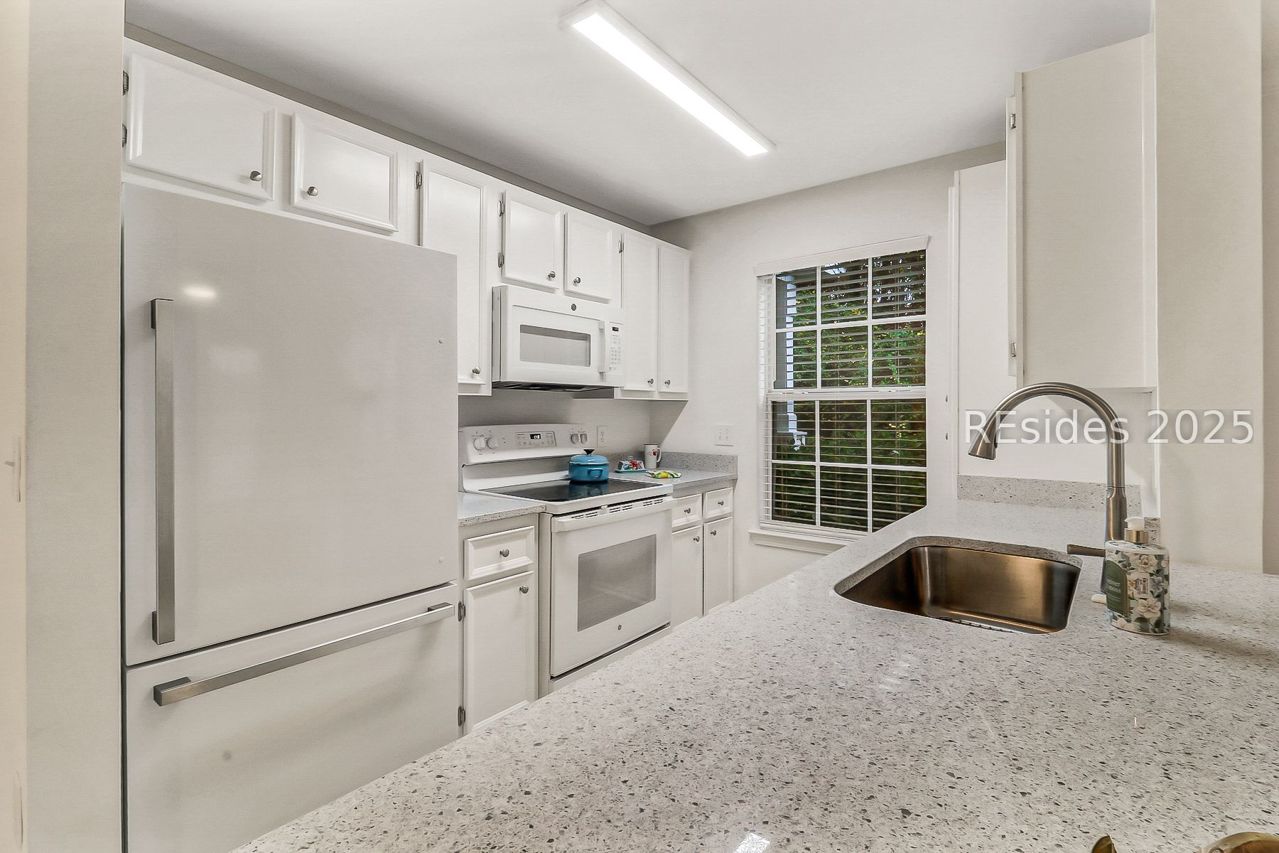 50 Pebble Beach Cove, Unit B115 Bluffton, SC 29910 - Photo 8 of 28 Kitchen