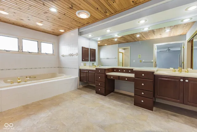 $524,900 | 727 County Rd S 100 West, Hartford City, IN 47348