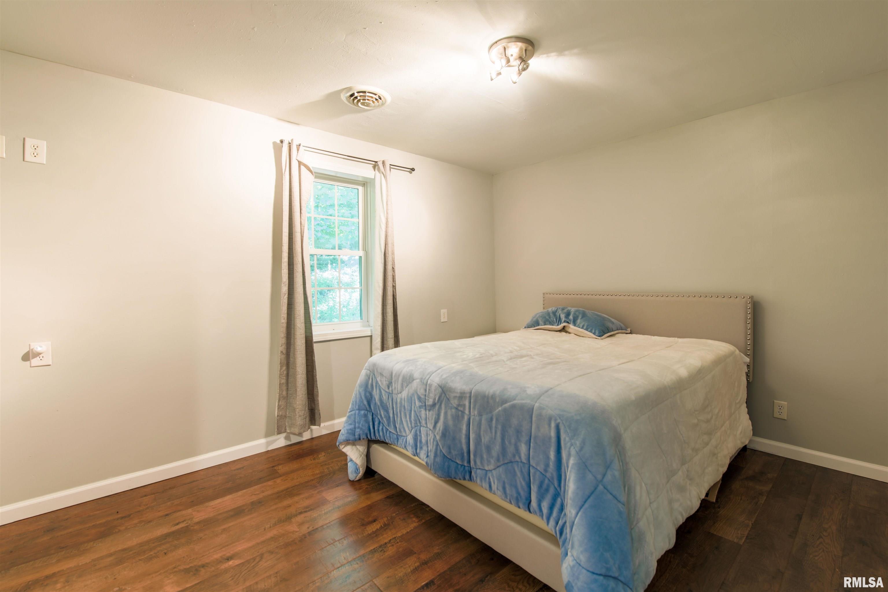 1562 Spring Bay Road East Peoria, IL 61611 - Photo 32 of 52
