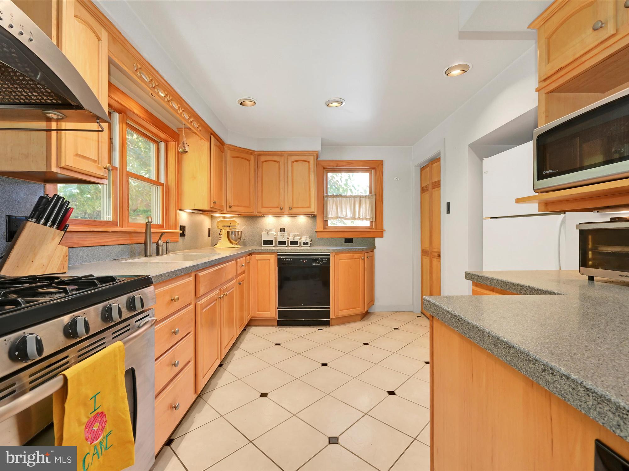 422 Hillside Road New Cumberland, PA 17070 - Photo 9 of 25 Gallery Image 9