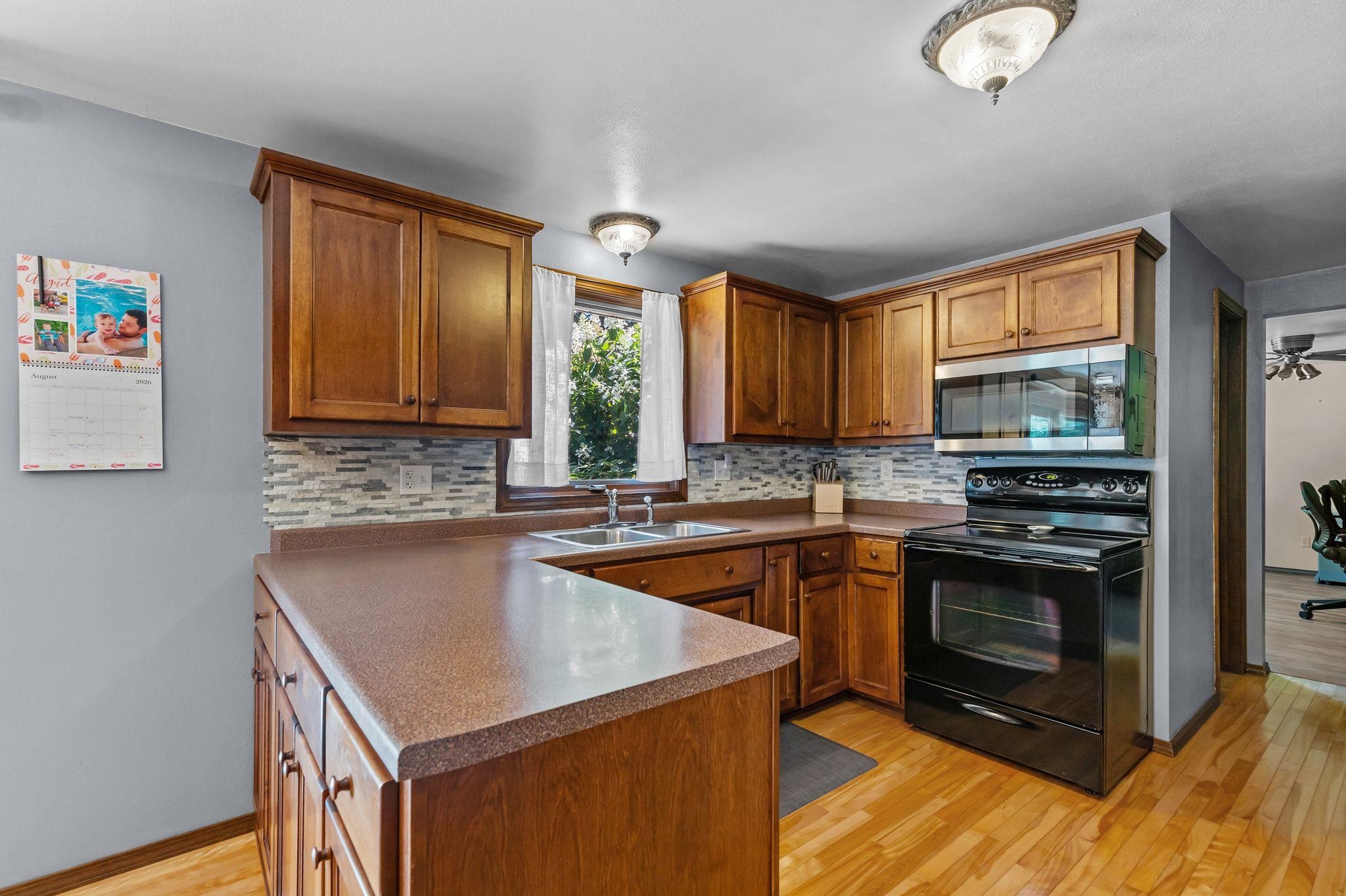 431 Robert Lane Green Bay, WI 54311 - Photo 14 of 46 Gallery Image 14