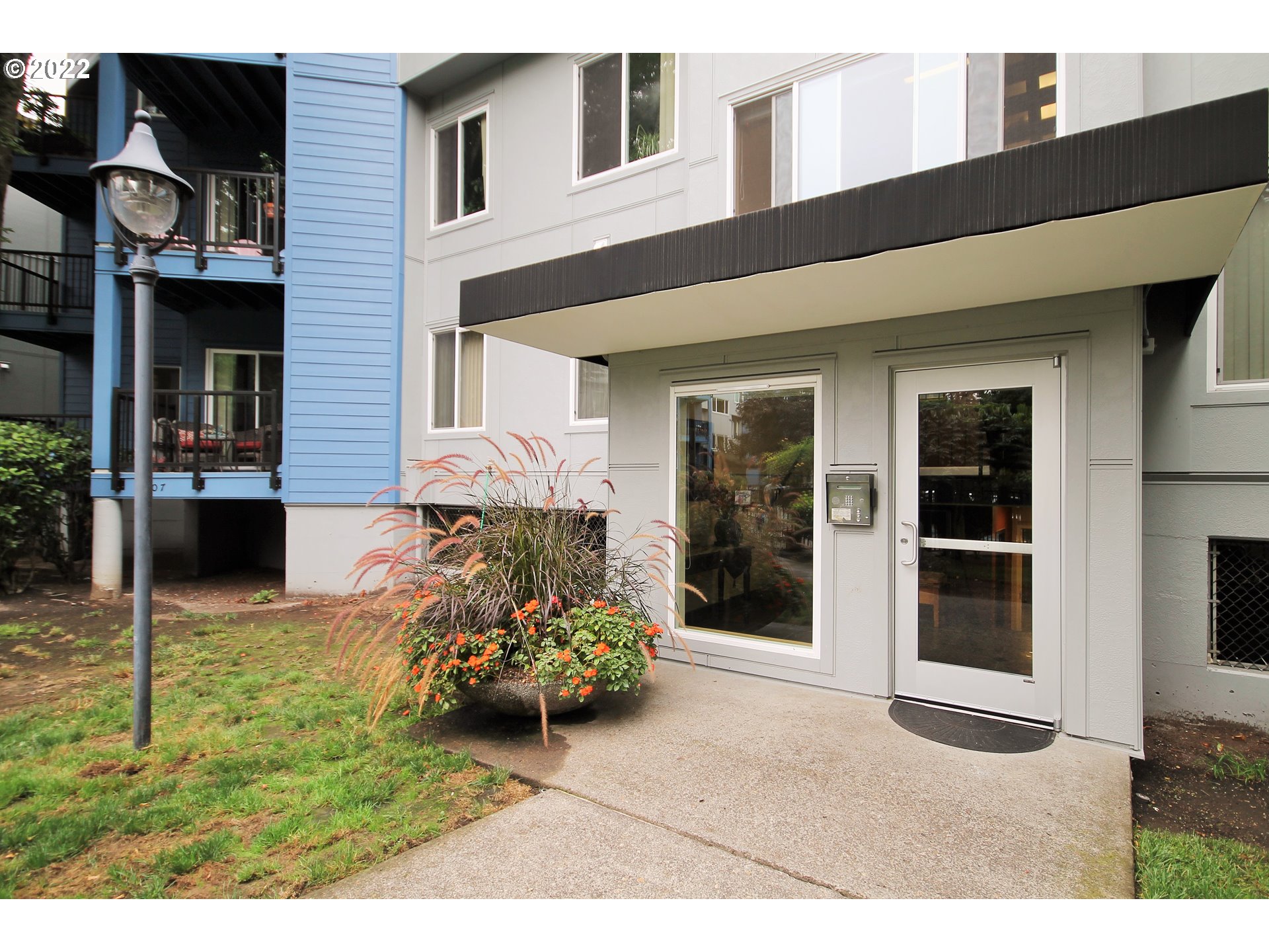 8720 Southwest Tualatin Road, Unit 107 Tualatin, OR 97062 - Photo 2 of 30 a backyard of a house with barbeque oven table and chairs