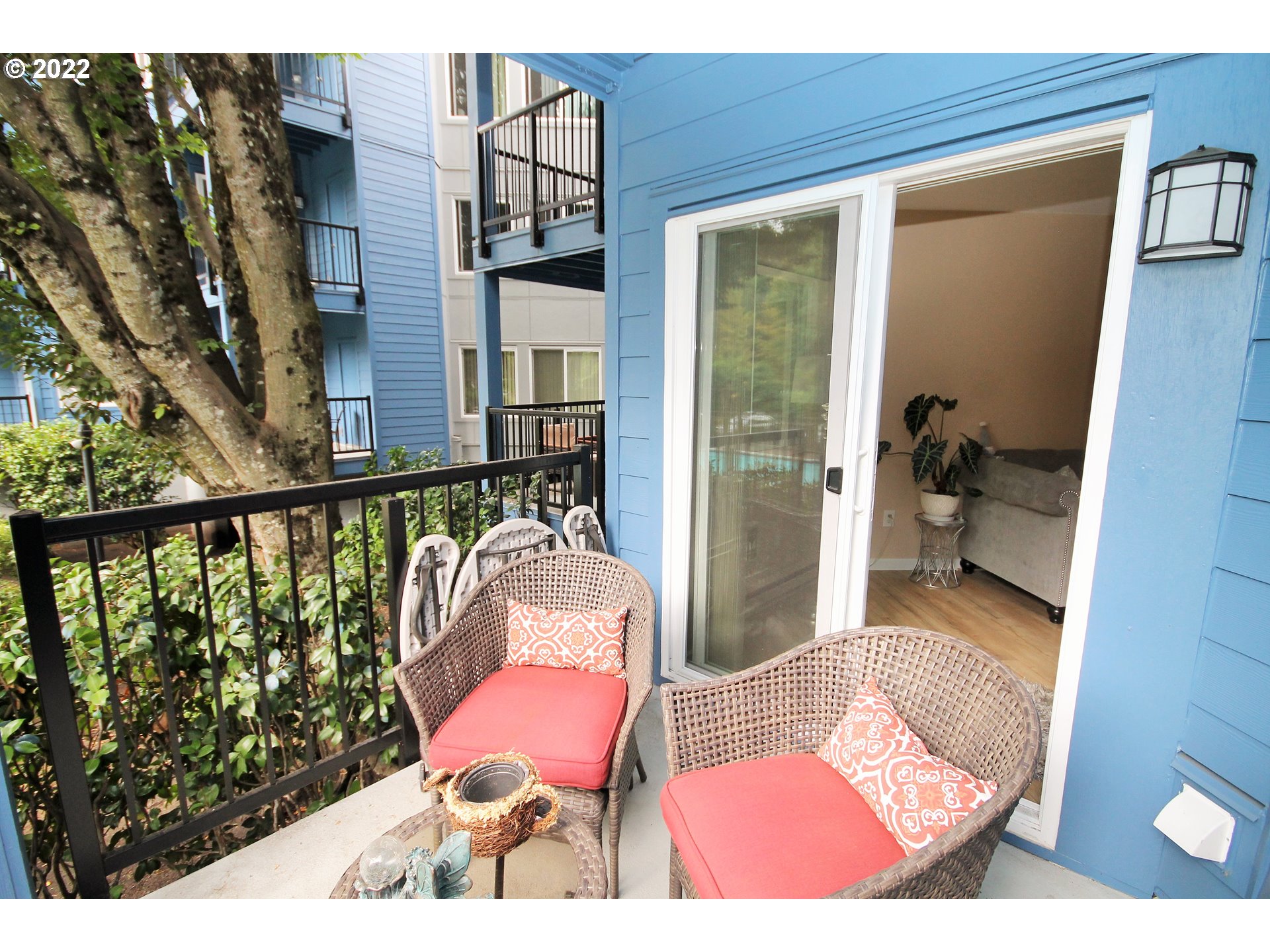 8720 Southwest Tualatin Road, Unit 107 Tualatin, OR 97062 - Photo 28 of 30 a sitting area with furniture and outdoor view